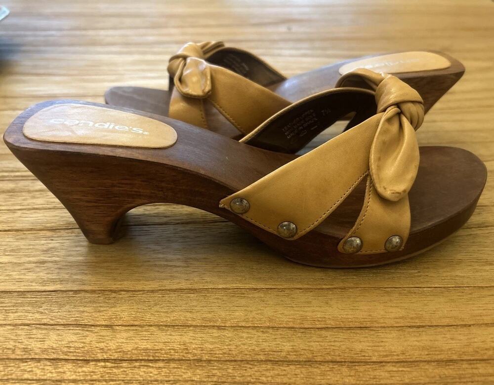 VTG CANDIE'S Retro Wooden Sandals Tan Leather Bow Knot Studs Kitten Heels Sz 7.5